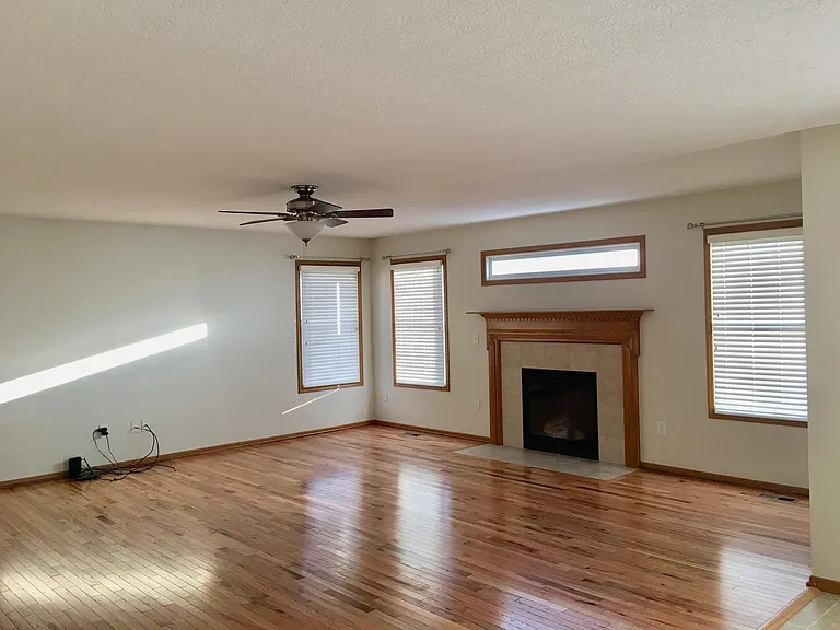 8824 Emerald Hill Dr — Photo 2