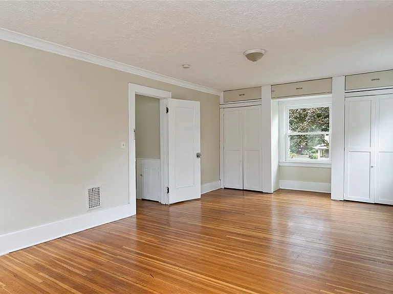 19 Genesee Park Blvd — Photo 39