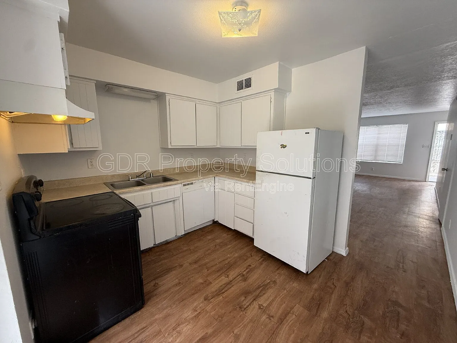 2 bed, 1.0 bath, $950 — Photo 2