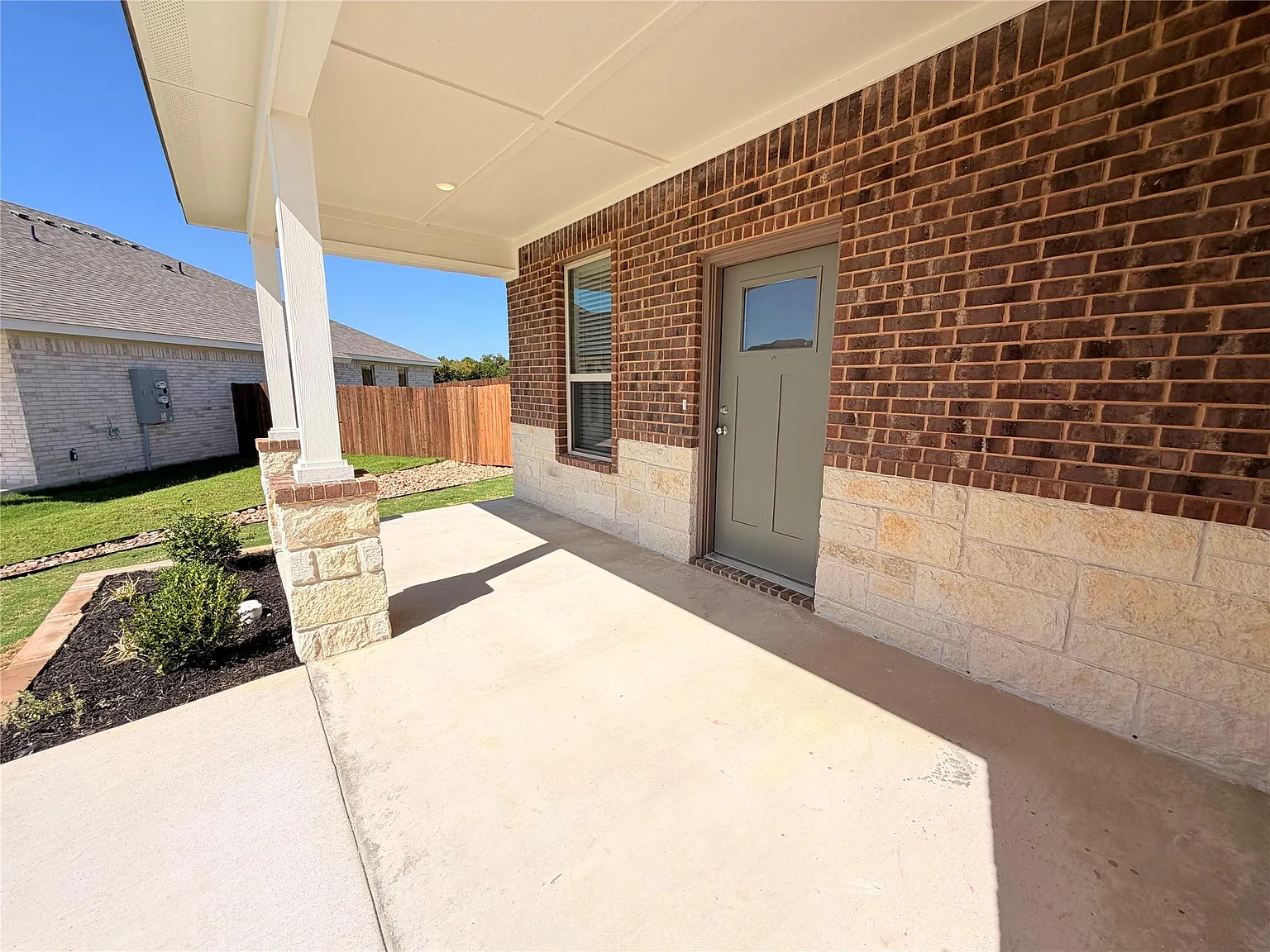 3 bed, 2.5 bath, $1,875 — Photo 3