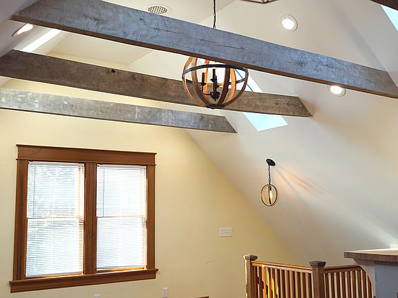 5th image of 131 Taber Ave #3