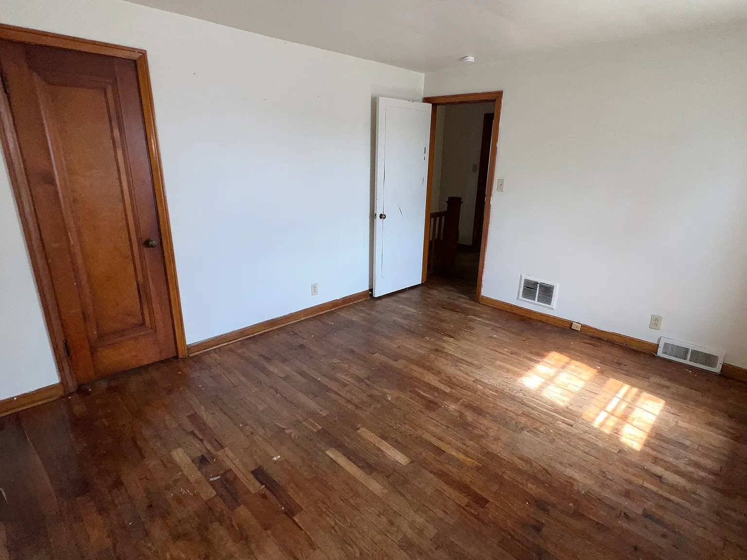 2 bed, 900 sqft, $950 — Photo 2