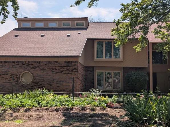 2509 Munster Rd, Rochester Hills, MI 48309