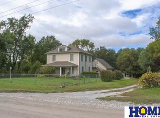 809 N 10th Rd, Palmyra, NE 68418
