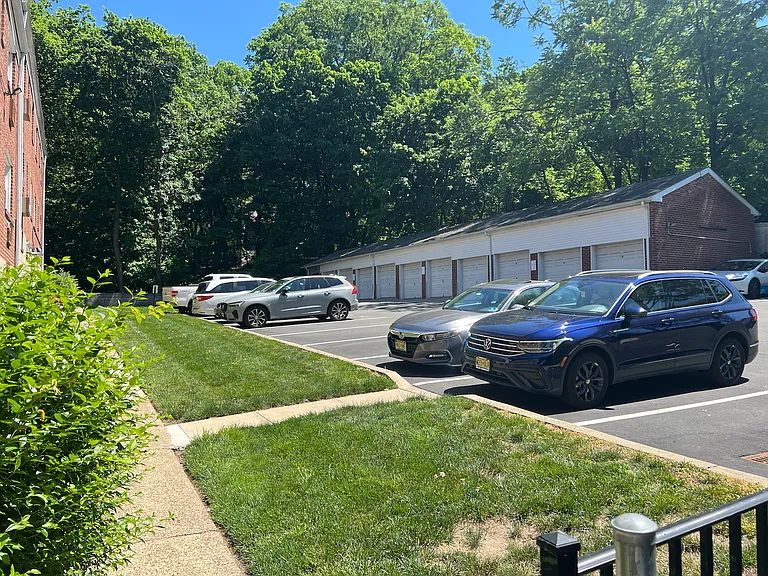 184 Hillside Ave — Photo 15