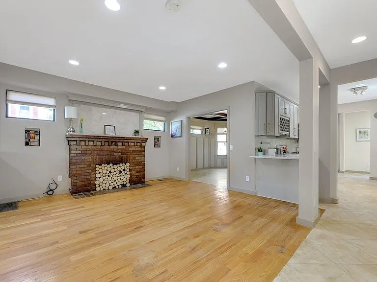 115 W Englewood Ave — Photo 6