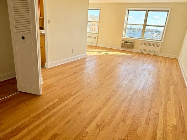 30 Wendell St #20, Hempstead, NY 11550