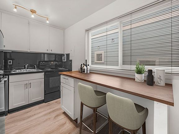 4th image of 3232 E Madison St #3242