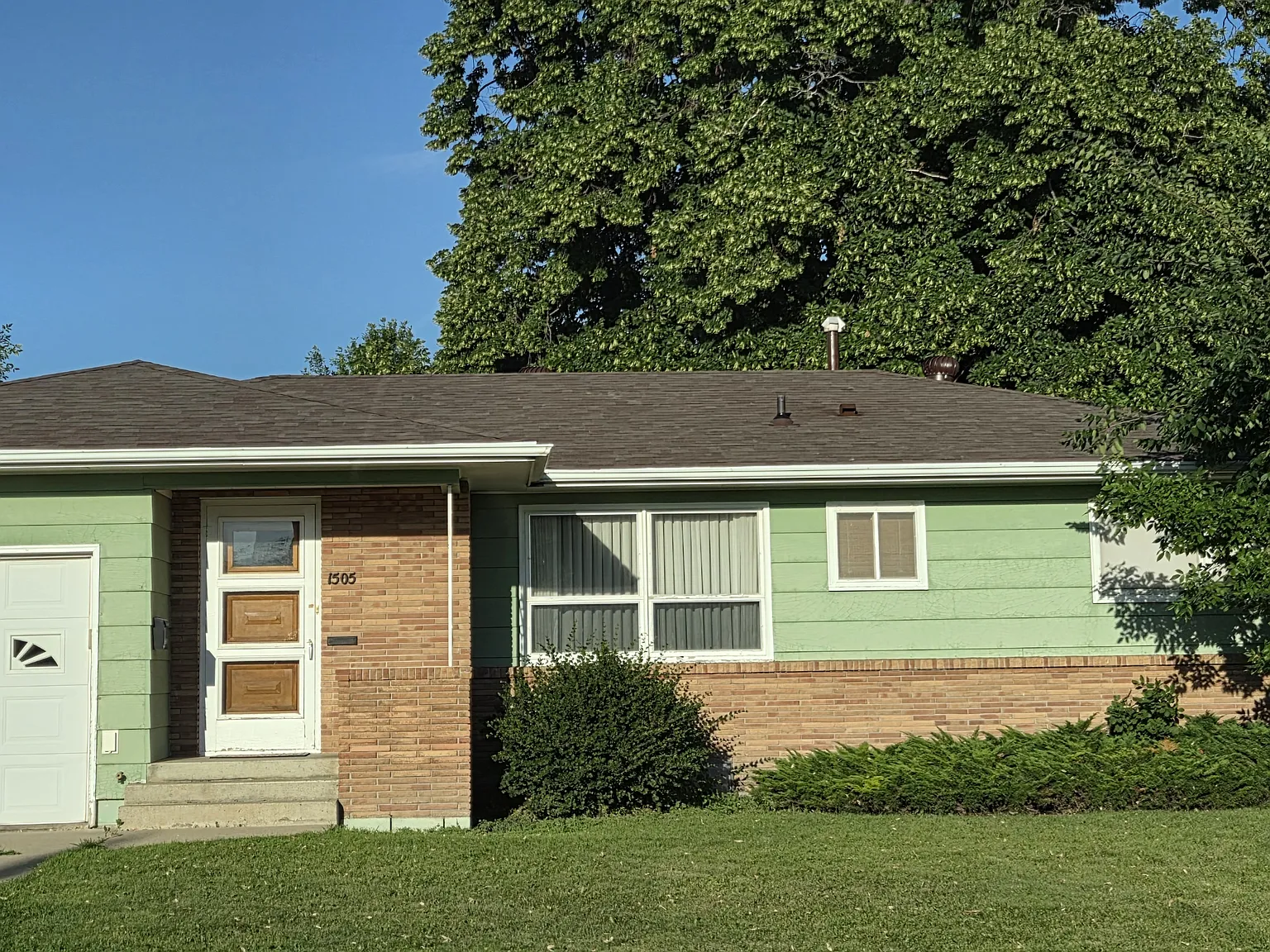 3 bed, 1.5 bath, 2524 sqft, $2,600 — Photo 1