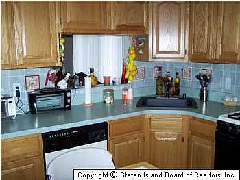 2nd image of 2042 Richmond Ave