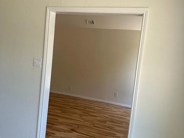 225 Brook Cir — Photo 11