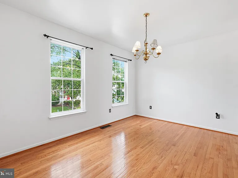2917 Markhams Grant Dr — Photo 10