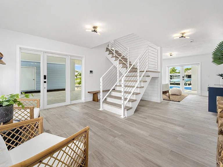 153 Valencia Dr — Photo 4