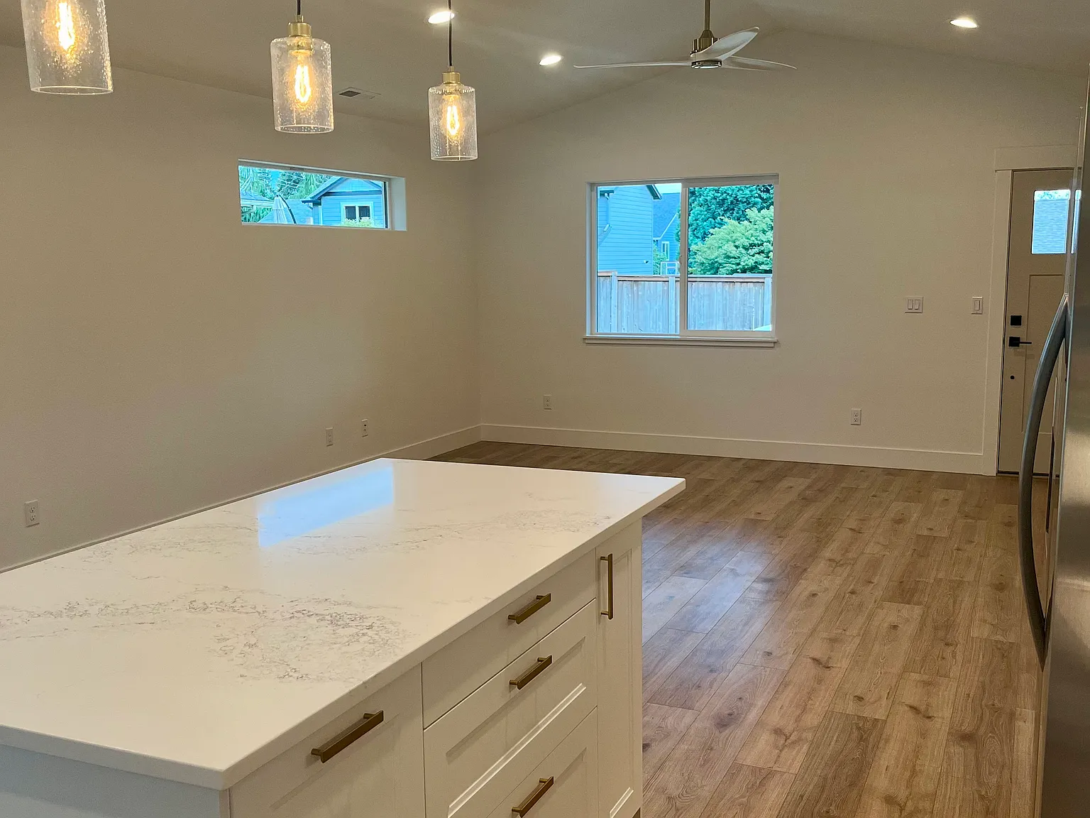 2 bed, 1.5 bath, 1145 sqft, $2,550 — Photo 3