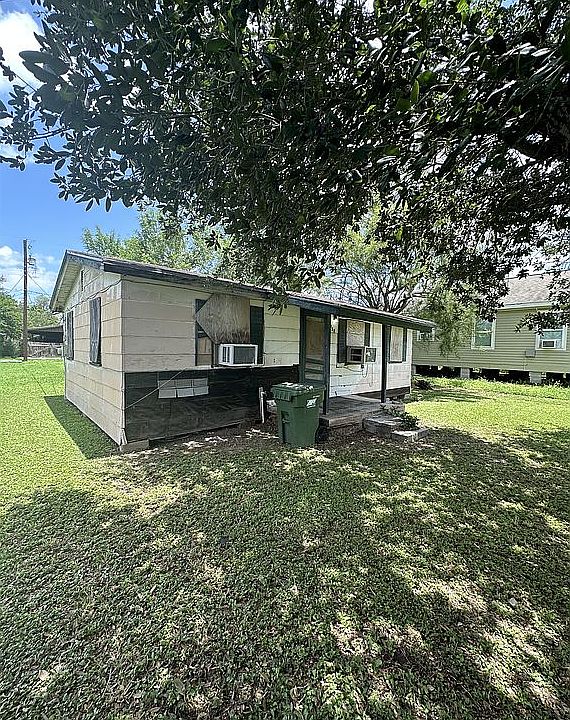 1st image of 958 W Raymond Ave