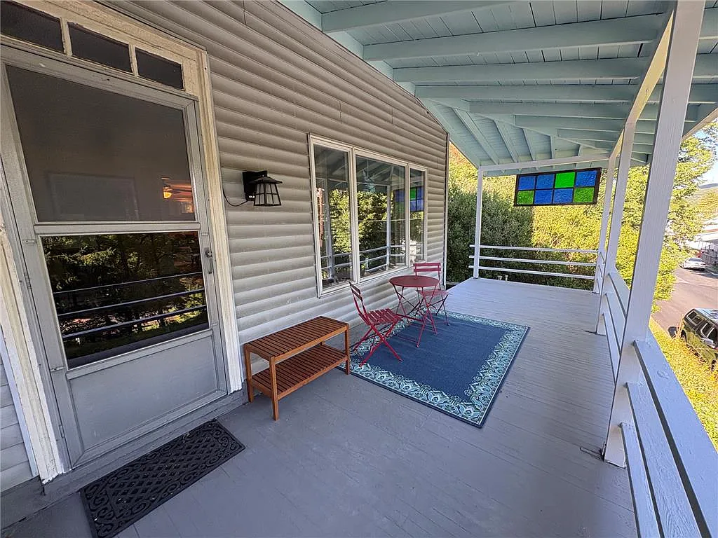 2 bed, 1.0 bath, 1436 sqft, $1,500 — Photo 2