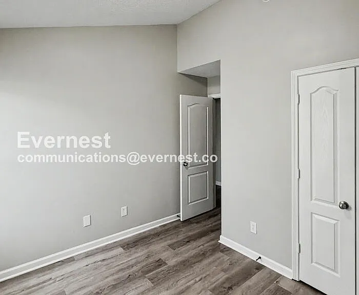 8609 Thomas Ln — Photo 15