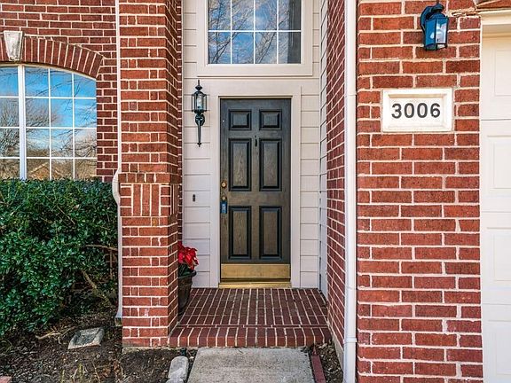 3rd image of 3006 Berkshire Ln