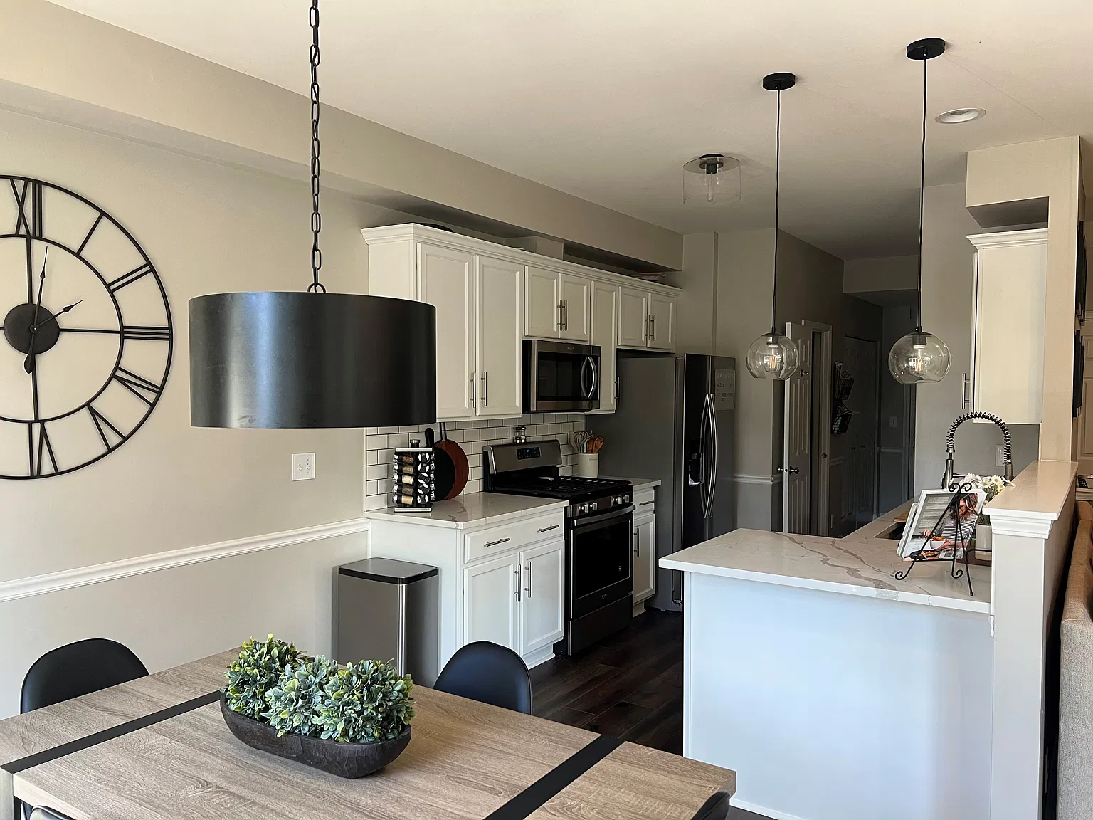 2 bed, 1601 sqft, $2,695 — Photo 4