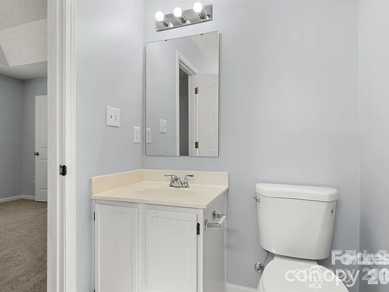 6828 Ayrshire Glen Pl — Photo 11