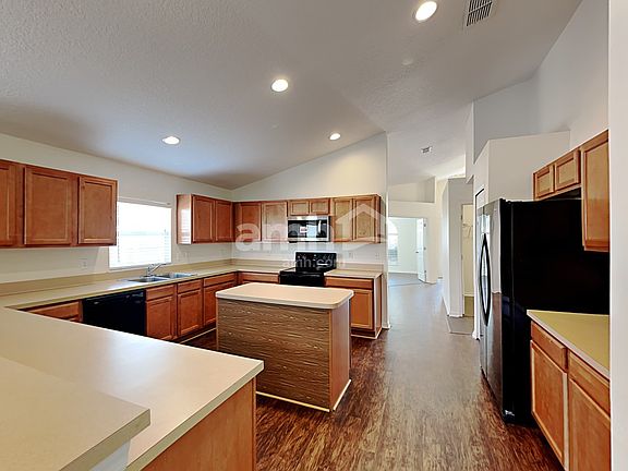 5th image of 2450 Farringdon Dr