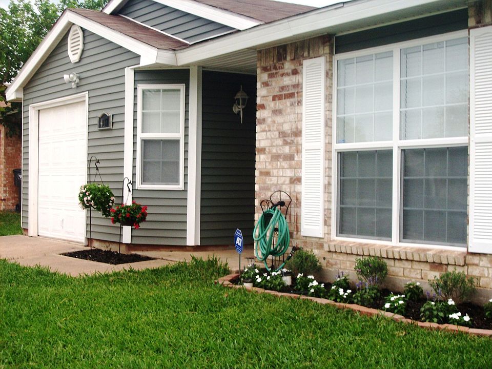 1st image of 4117 Spindletree Ln