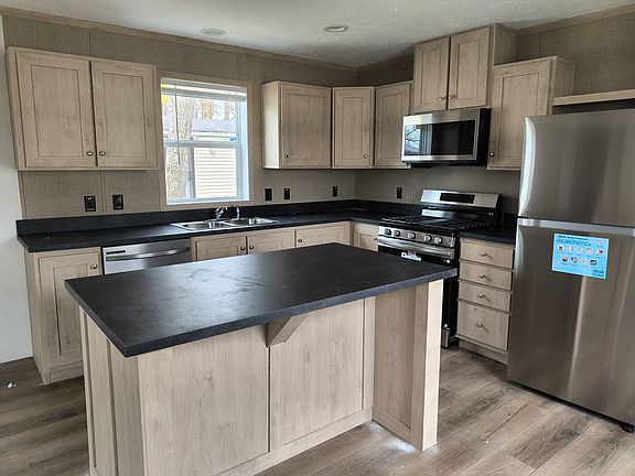 2nd image of 27 Crestwood Dr #76dc1fe7d
