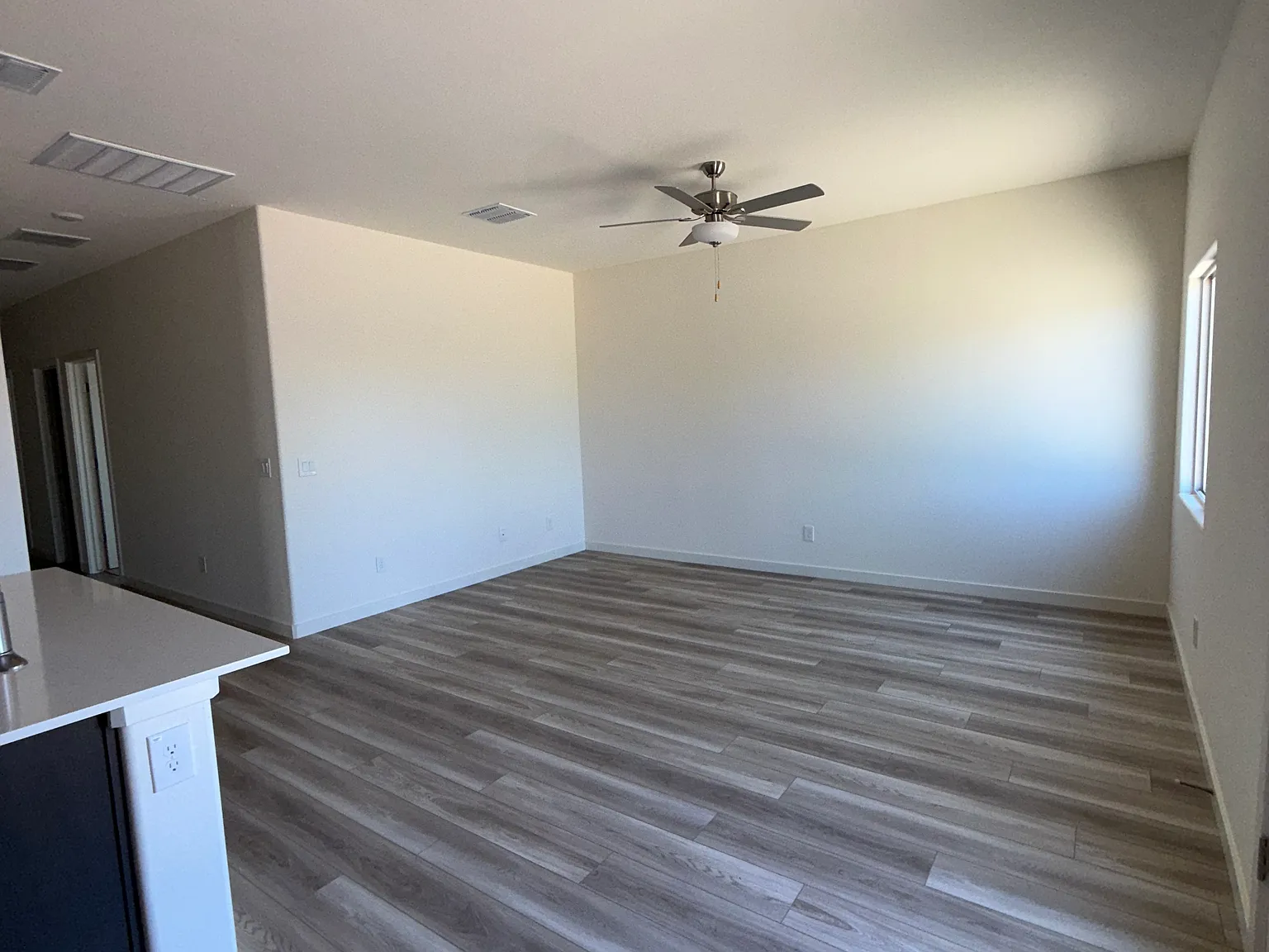 3 bed, 1125 sqft, $2,300 — Photo 3