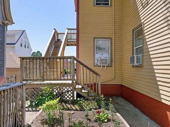 3rd image of 224 Valley St #1