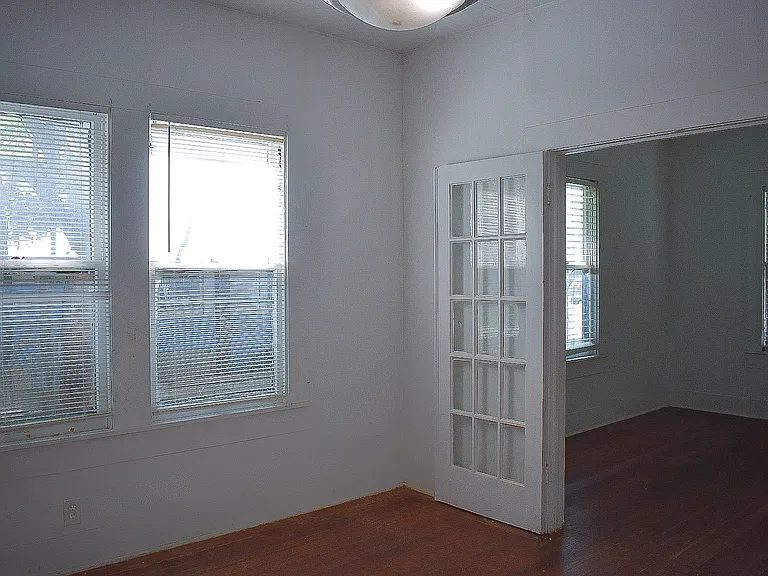 2246 E Houston St — Photo 29