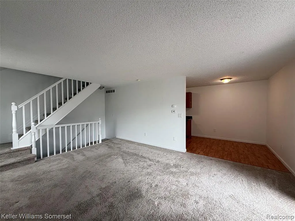 Building Photo - 28423 Raleigh Crescent Dr #44