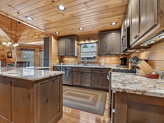 5th image of 109 Chestnut Hills Ln