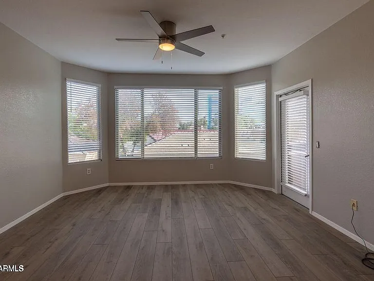 420 W 1st St #211 — Photo 1