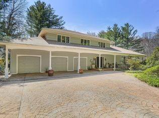 135 Wildwood Dr, Stratford, CT 06614