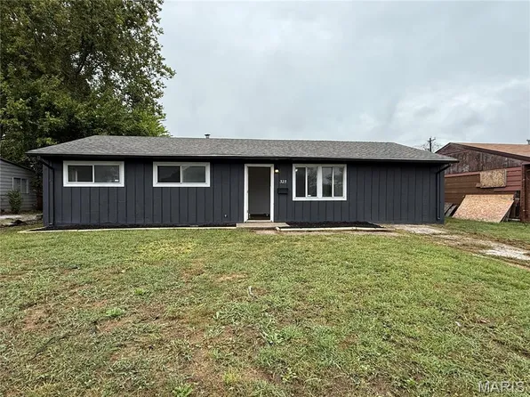 325 Rieber Dr, Cahokia, IL 62206