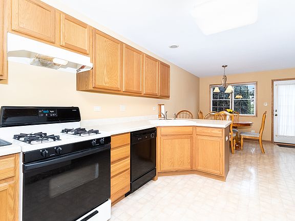 4th image of 2019 Clover Ln