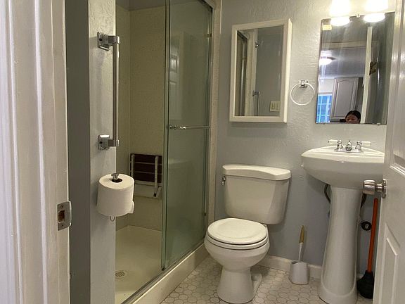 4th image of 1742 Walnut St #2