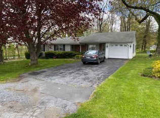 310 S Twin Valley Rd, Elverson, PA 19520