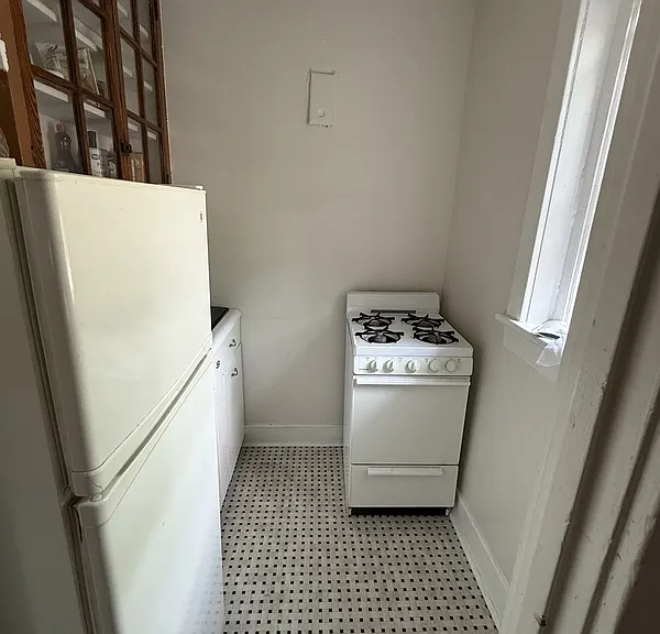 210 Drummond Pl #5 — Photo 8