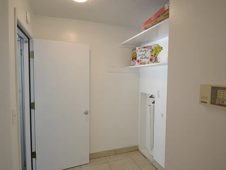 2357 White Oak Cir — Photo 6