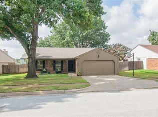 108 Mint Ln, Euless, TX 76039
