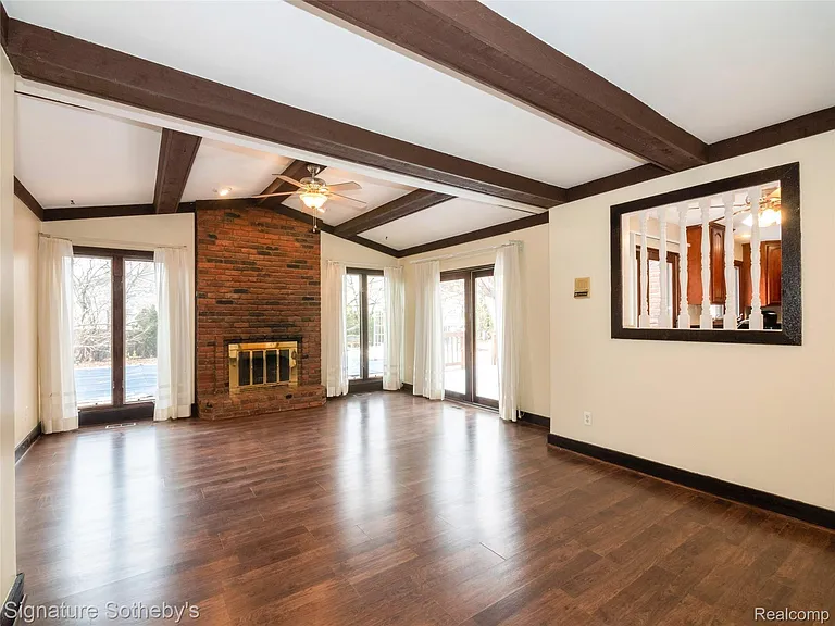 5105 Provincial Dr — Photo 7