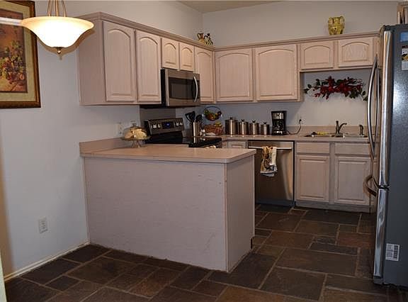 5th image of 2200 Wildwood Ln