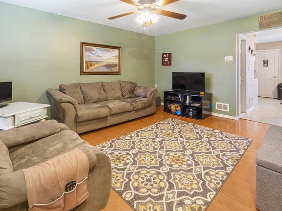 4th image of 593 Garfield Ave APT 19