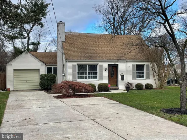 320 Evergreen Dr, Moorestown, NJ 08057