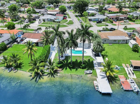 7950 NW 185th St, Hialeah, FL 33015