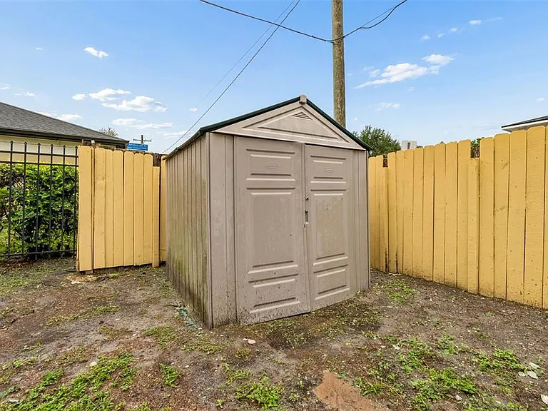 601 Swann Dr — Photo 32