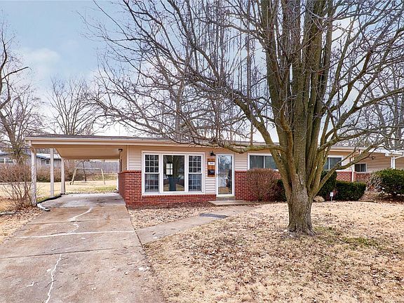 2nd image of 360 Saint Edward Ln
