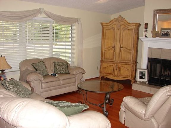 3rd image of 5780 Whiteoak Ln