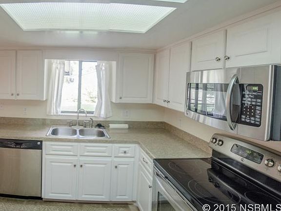 5th image of 2611 Sabal Palm Dr